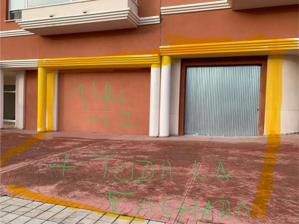 Local en calle Benimantell photo 1