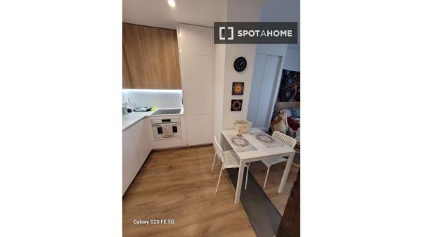 Estudio en alquiler en C. de Sta. Ana, Madrid photo 1