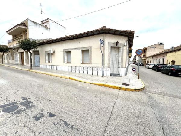 Casa independiente en calle Comandante Bernabé thumbnail 2