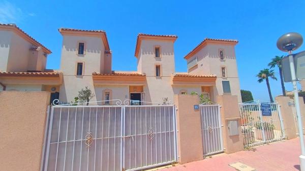 Частный шале на продаже в  Ciudad Quesada, Сьюдад Кесада photo 3