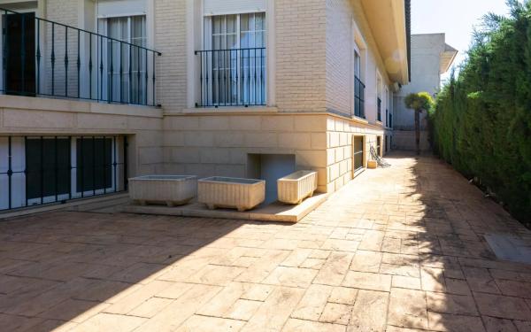 Casa independiente en avenida Vega Baja thumbnail 2