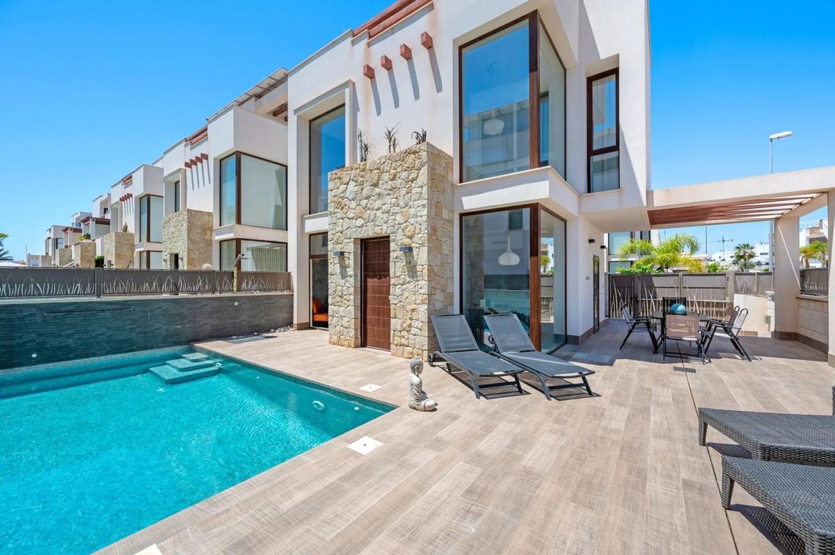 Properties for sale and rent in Spain photo 3