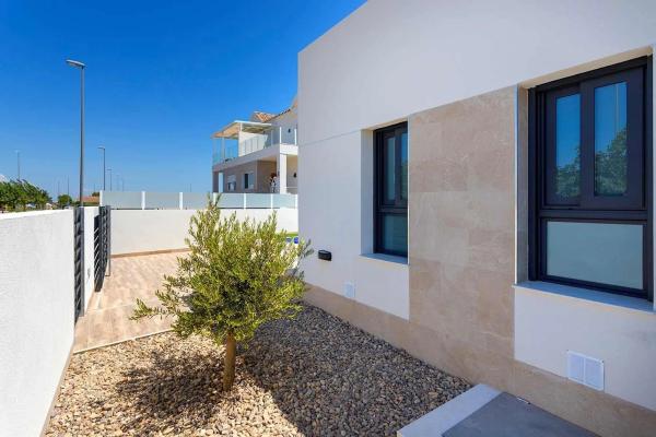 Casa independiente en calle Ruperto Chapi thumbnail 1