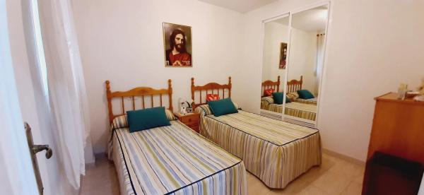 Piso en venta en Calle baleares, Guardamar del Segura thumbnail 2