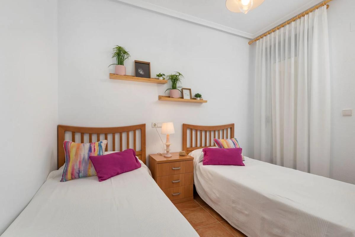 Venta de piso en Calle Azorín, Guardamar del Segura
photo 1