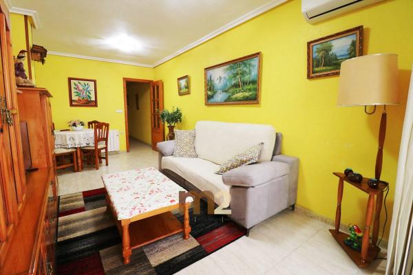 Apartment for sale in  Calle Giner de los Ríos, Guardamar del Segura photo 2