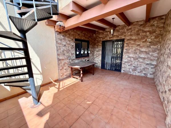 Chalet pareado en calle Cgo Carlos Irle photo 4