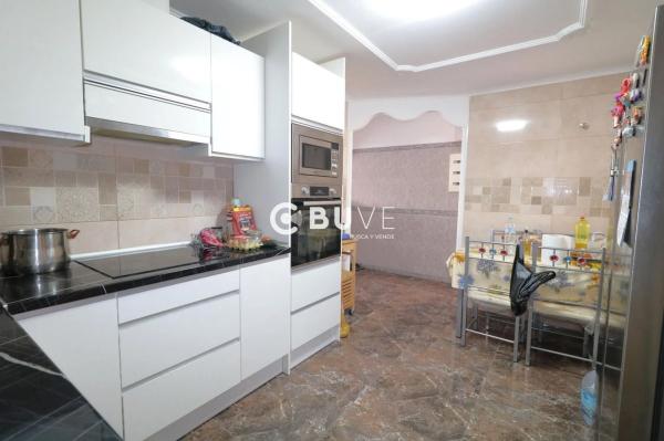 Chalet independiente en venta en  Calle José Martínez Ruiz Azorín, Torrevieja photo