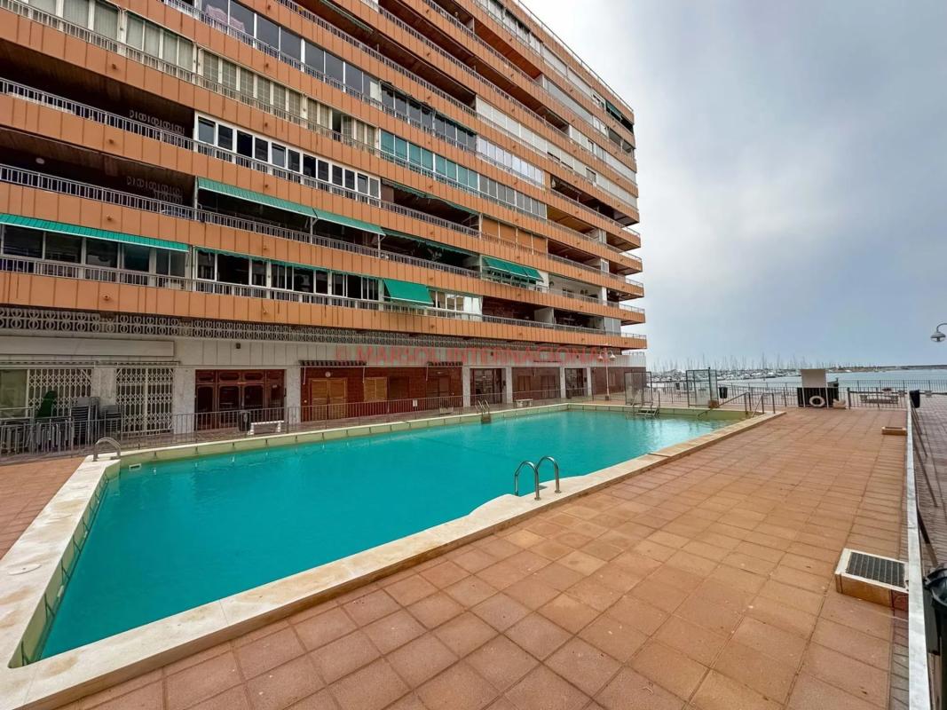 Sale of apartment in Avenida Doctor Gregorio Marañón, Torrevieja
photo 2