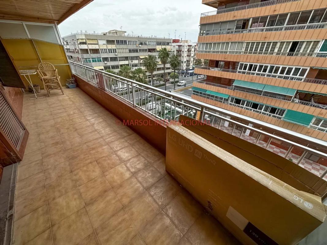 Sale of apartment in Avenida Doctor Gregorio Marañón, Torrevieja
photo 3