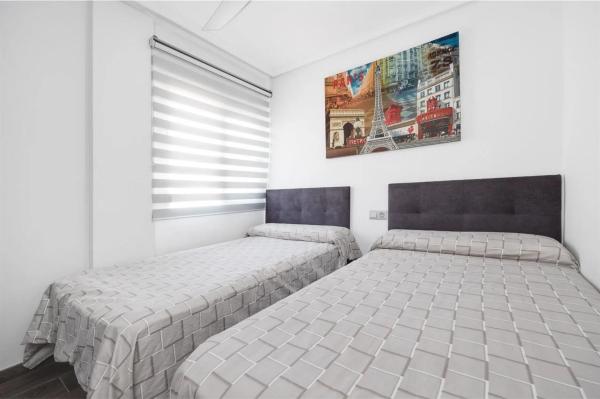 Chalet independiente en venta en Barrio Parque de las Naciones, Torrevieja photo 1