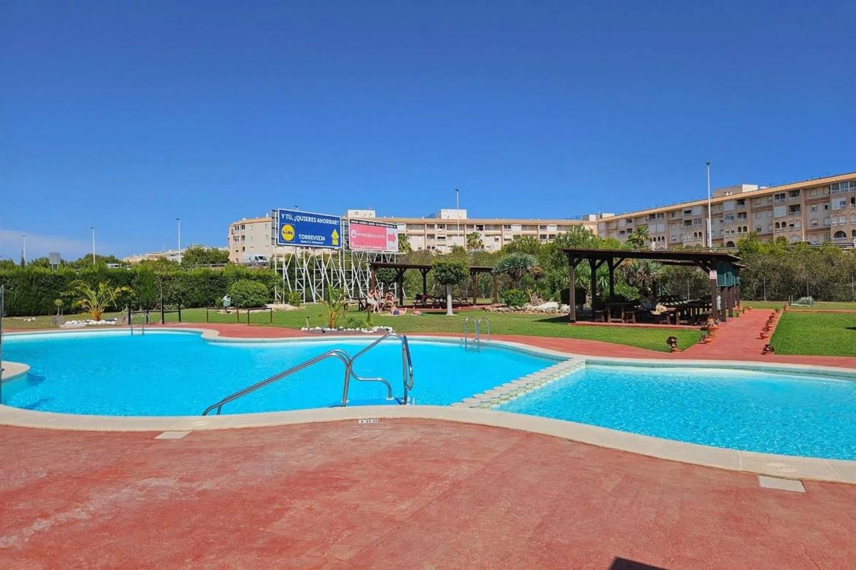 Venta de chalet independiente en Barrio Parque de las Naciones, Torrevieja
photo 3