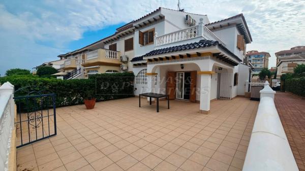 Chalet adosado photo 2