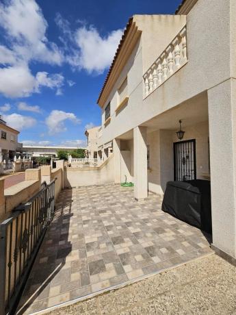 Duplex for sale on Barrio La Siesta - El Salado - Torreta, Torrevieja thumbnail 1