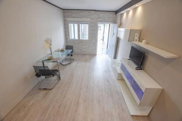 Chalet adosado en calle Islas Canarias, 1 thumbnail 1