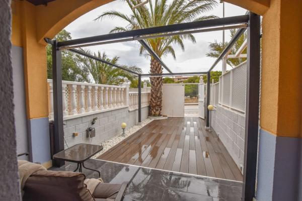 Chalet adosado en calle Islas Canarias, 1 thumbnail 2