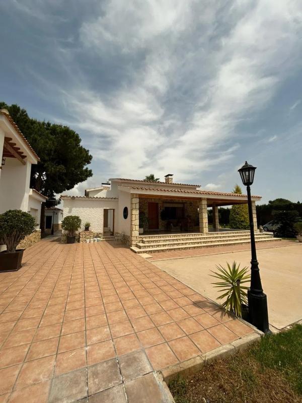 Propiedades en venta y alquiler en España photo 1