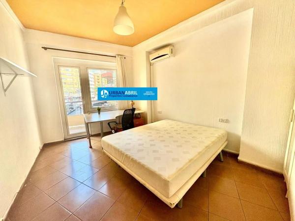 Квартира на продажу на Barrio Casco Histórico-Santa Cruz, Аликанте / Алакант photo 1