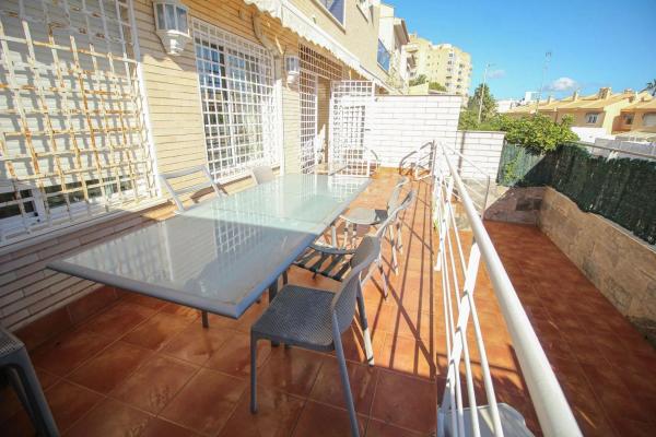 Chalet adosado en calle dels Morros Alts photo 1