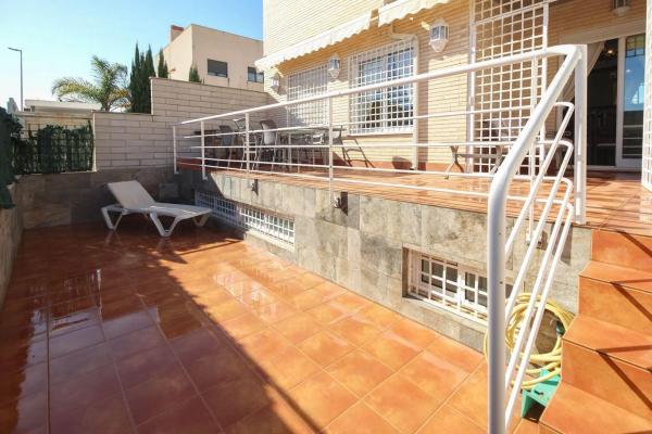 Chalet adosado en calle dels Morros Alts photo 2