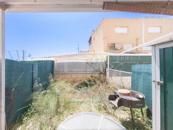 Chalet adosado en calle Vall de Gallinera photo 1