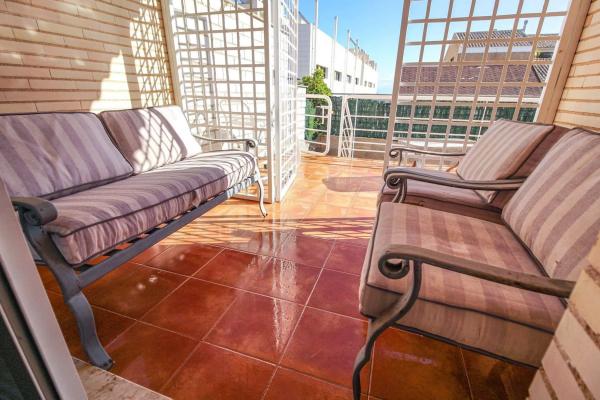 Chalet adosado en calle dels Morros Alts photo 3