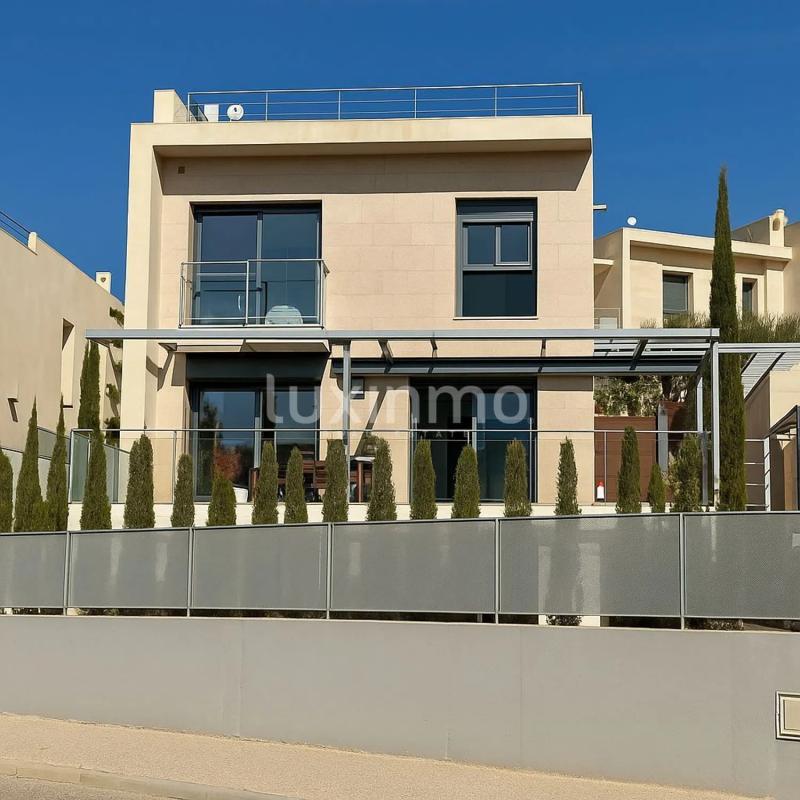 Propiedades en venta y alquiler en España photo 1