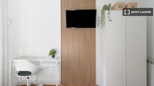 Habitación en piso compartido en madrid. photo 3