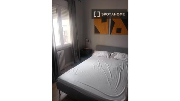 Habitación en piso compartido en madrid. photo 1