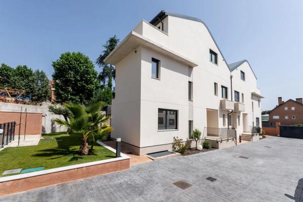 Chalet pareado en venta en calle Hermanos San Román, 1 photo 1