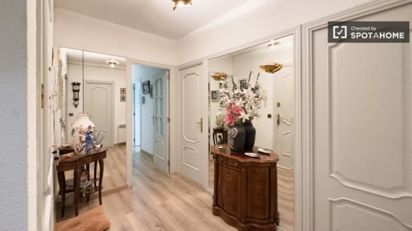Habitación en piso compartido en alquiler en Sants-Badal, Barcelona photo 2