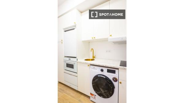 Estudio en alquiler en C. de Villaamil, Madrid thumbnail 1