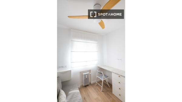 Estudio en alquiler en C. de Villaamil, Madrid photo 4
