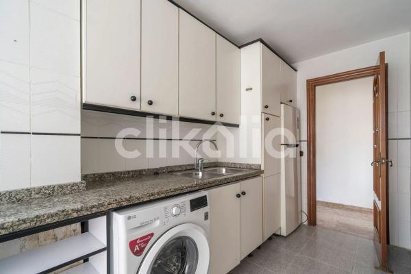 Apartment for sale in  Avenida Benidorm, Alicante photo 2
