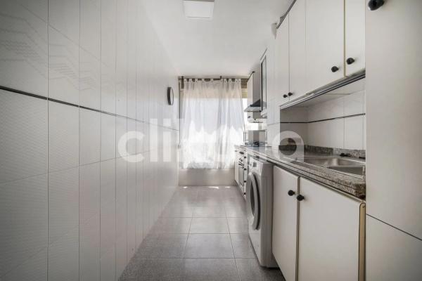 Apartment for sale in  Avenida Benidorm, Alicante photo 3