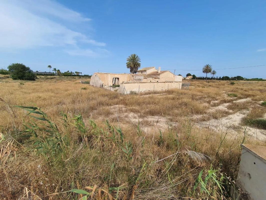 Terreno en venta en Elche / Elx, Alicante photo 1