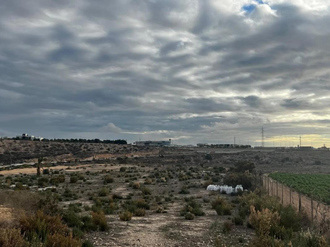 Terreno en venta en Elche / Elx, Alicante photo 2