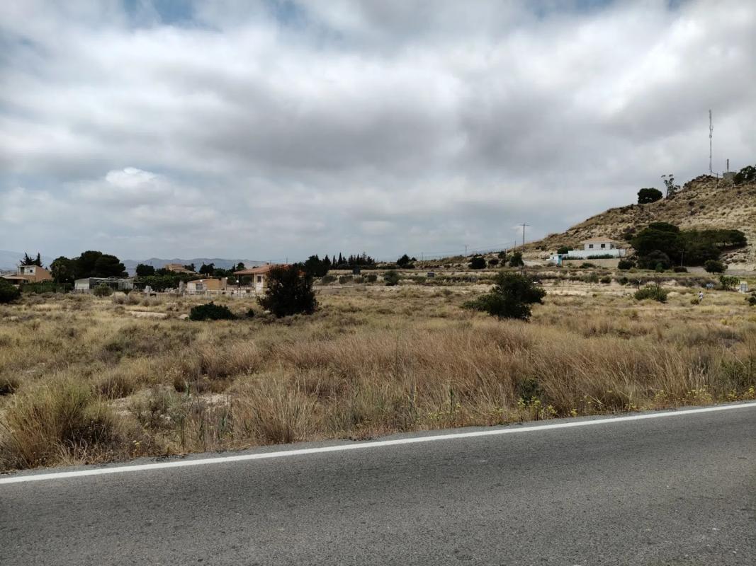 Terreno en venta en Busot, Alicante photo 1