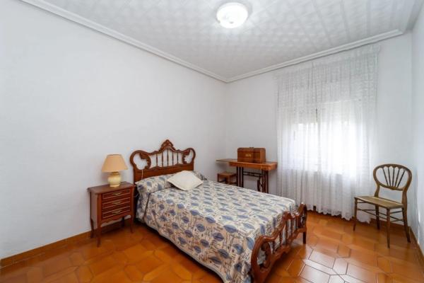 Casa independiente en avenida Villena photo 4