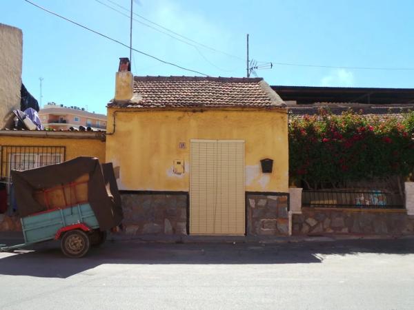 Chalet independiente en venta en Avenida de Algorfa, Almoradí
 photo