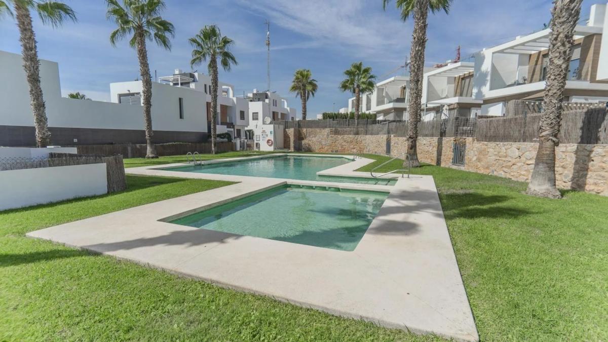 Properties for sale and rent in Spain photo 3