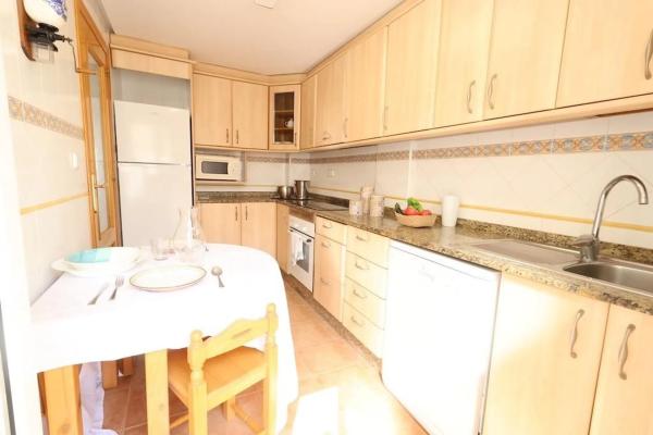 Chalet adosado en calle Arturo Perez Reverte thumbnail 3