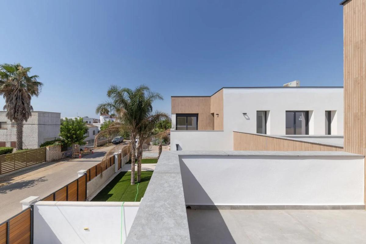 New construction Norfeu in Empuriabrava photo 2