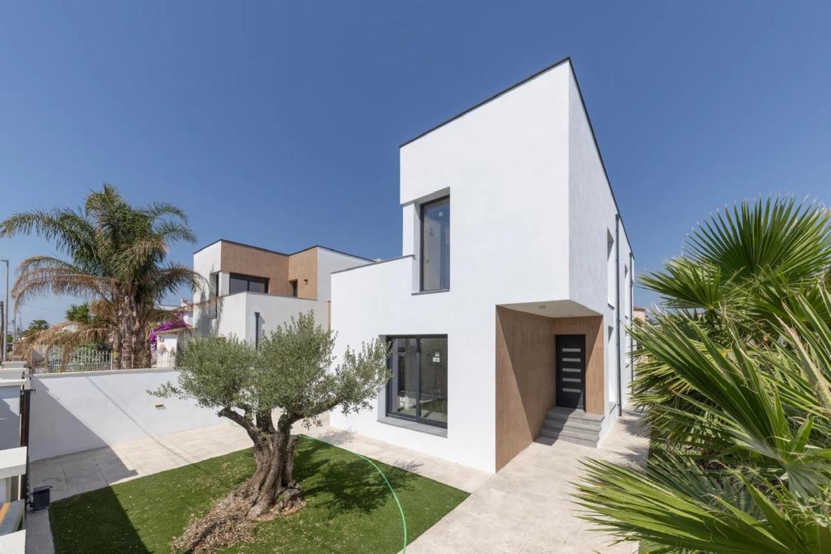 New construction Norfeu in Empuriabrava photo 4