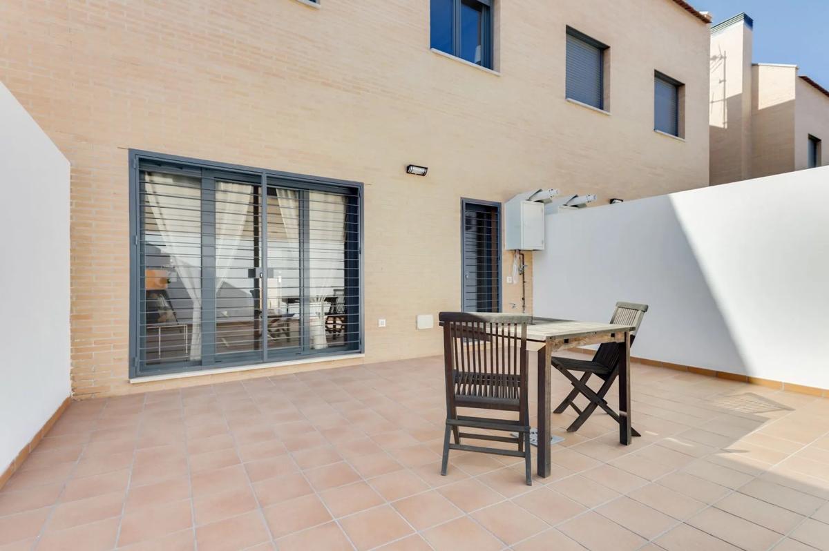 Venta de chalet adosado en Alfonso X el Sabio Esq. C/Carmen s/n , Huelva photo 3