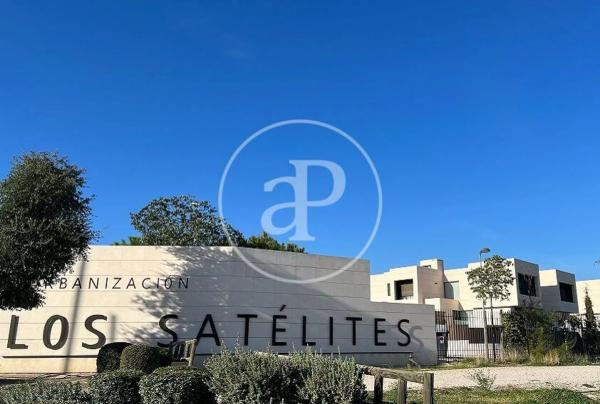 Chalet independiente en venta en Casco Antiguo, Majadahonda
 photo 3