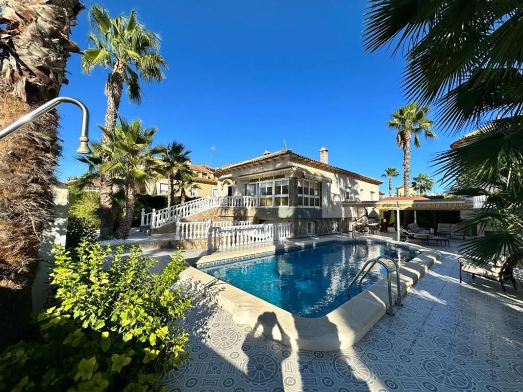 Properties for sale and rent in Spain photo 4