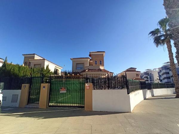 Chalet independiente en venta en Avenida el Ras Gran, 83, Guardamar del Segura
 photo 1