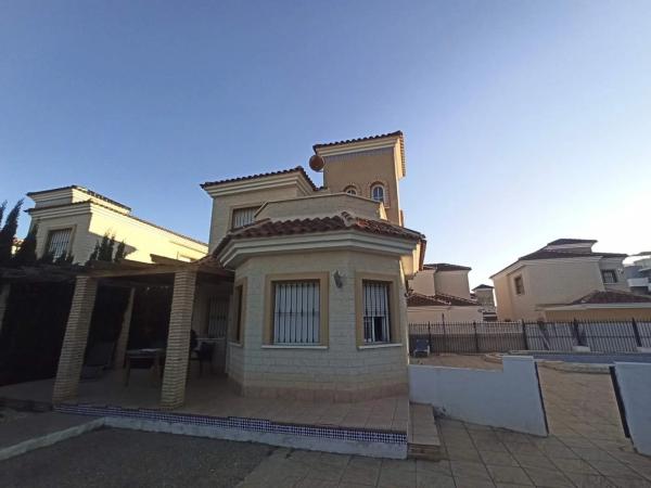 Chalet independiente en venta en Avenida el Ras Gran, 83, Guardamar del Segura
 photo 2