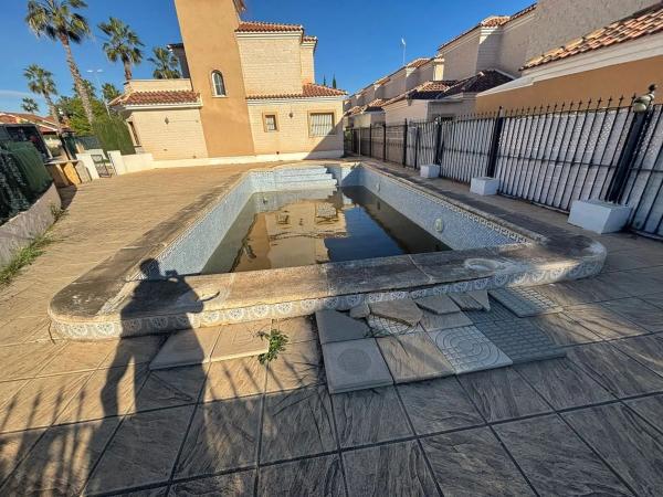Chalet independiente en venta en Avenida el Ras Gran, 83, Guardamar del Segura
 photo 3